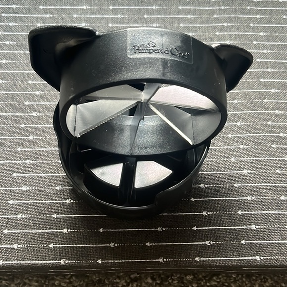 Pampered Chef Veggie Wedger #2417 Vegetable and Citrus Cutter & Apple Slicer - Picture 4 of 5